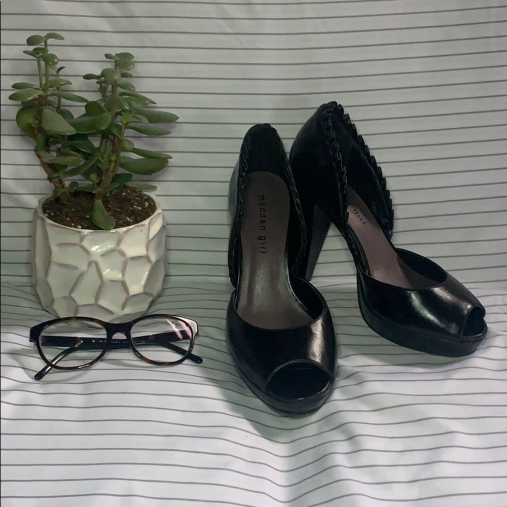 Madden Girl: Black Open-Toed Heels